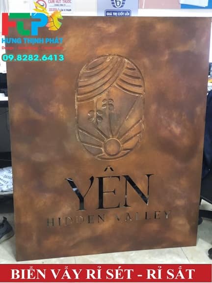 Bảng vẩy rỉ sét khách sạn Chotel