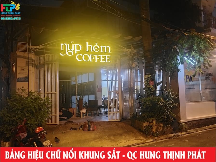 chu noi mica nup hem coffee lap tren khung sat (1)