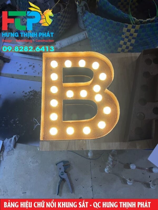 chu-noi-ri-set-lap-khung-sat-sang-bong-LED-(2)