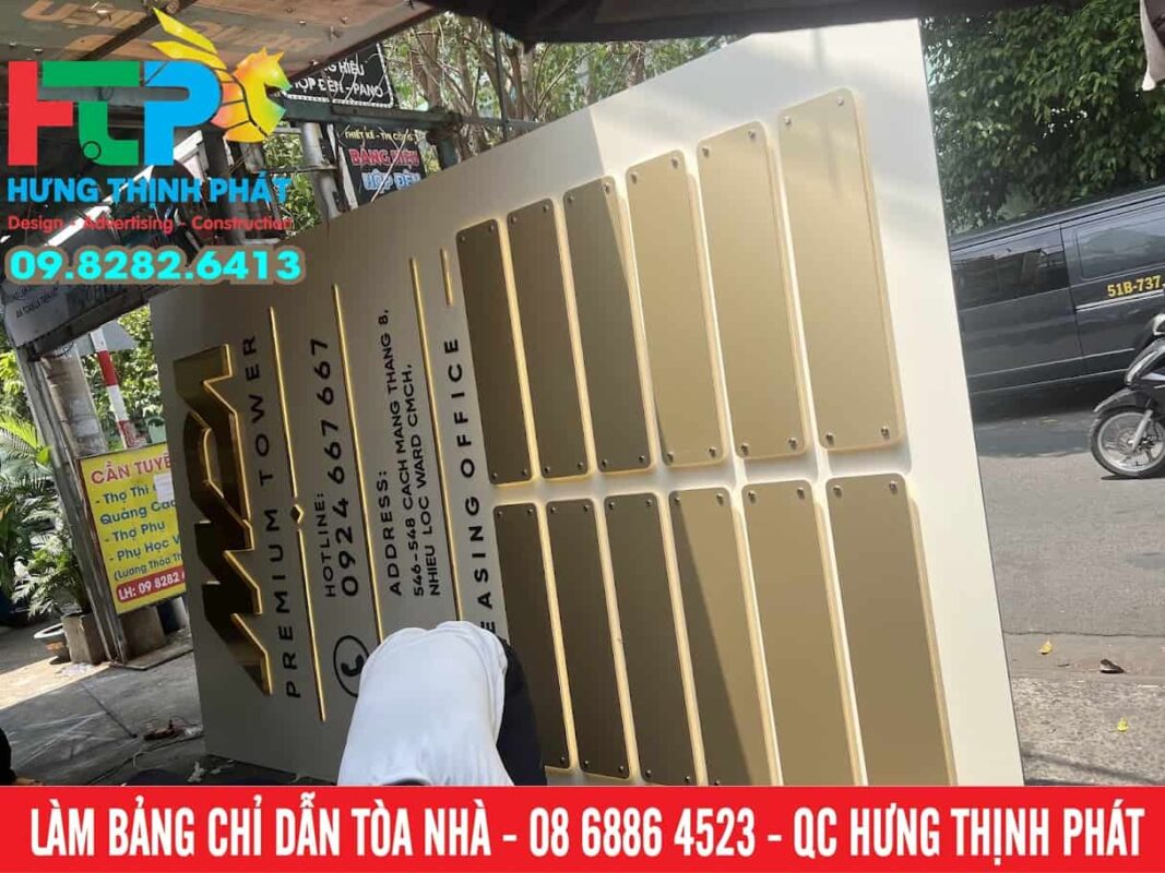 Bang chi dan toa nha bang inox vang sang led màu nang am