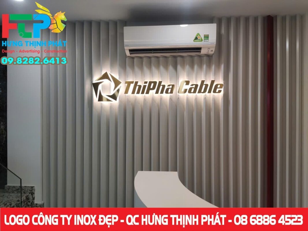 logo mặt inox chân mica cháo