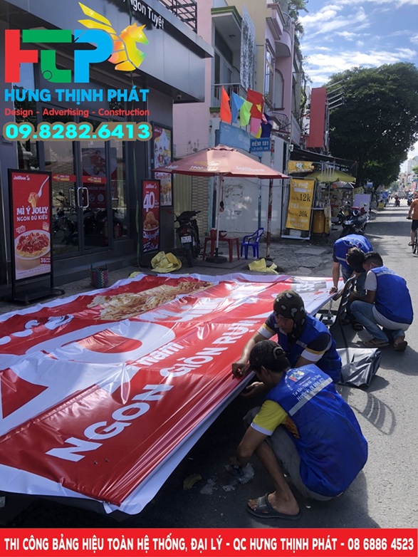 thi cong bang hieu cho chuoi nha hang Jollibee (14)