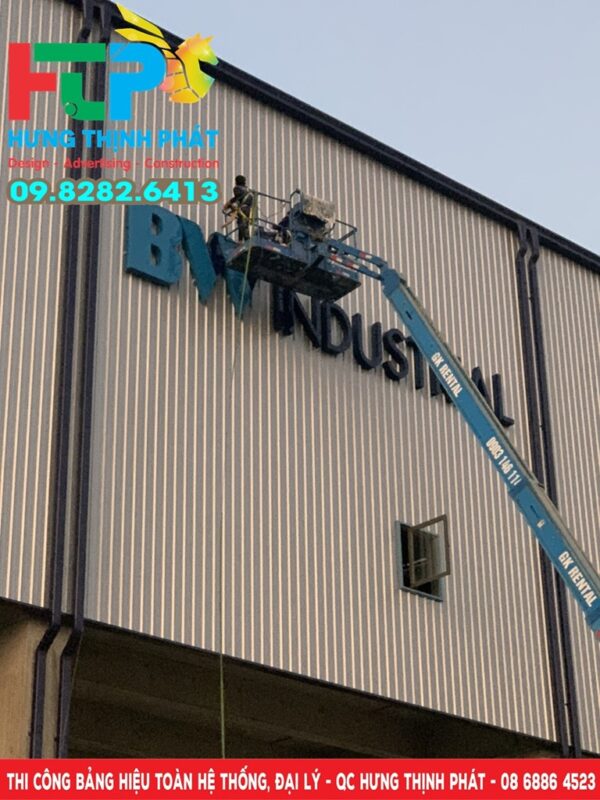 thi cong bang hieu he thong nha xuong va kho cong nghiep BW industrial (4)