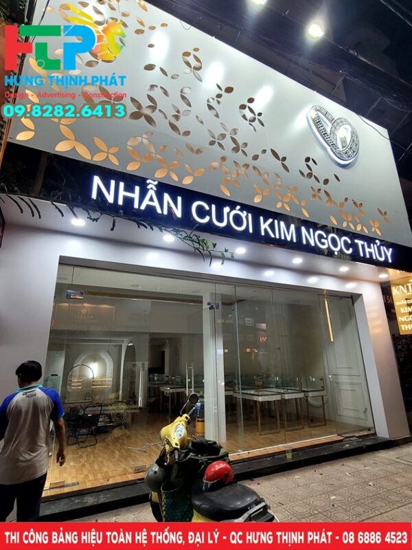 thi cong bien hieu chuoi cua hang trang suc kim ngoc thuy