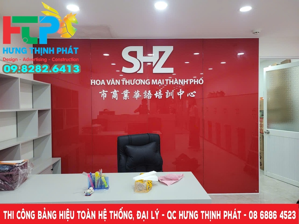 thi cong vach logo cac chi nhanh trung tam hoa ngu